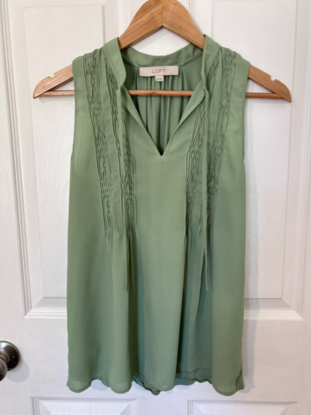 LOFT green sleeveless blouse green size XS